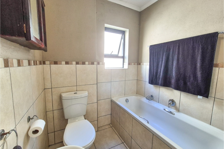 2 Bedroom Property for Sale in Groenvallei Western Cape